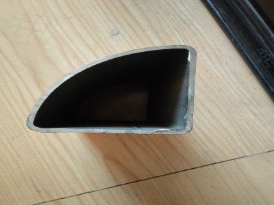 天津市北辰區(qū)滕飛翔金屬制品銷售部 專業(yè)供應面包管、扇形管、凹槽管，批發(fā)價格，品質保障